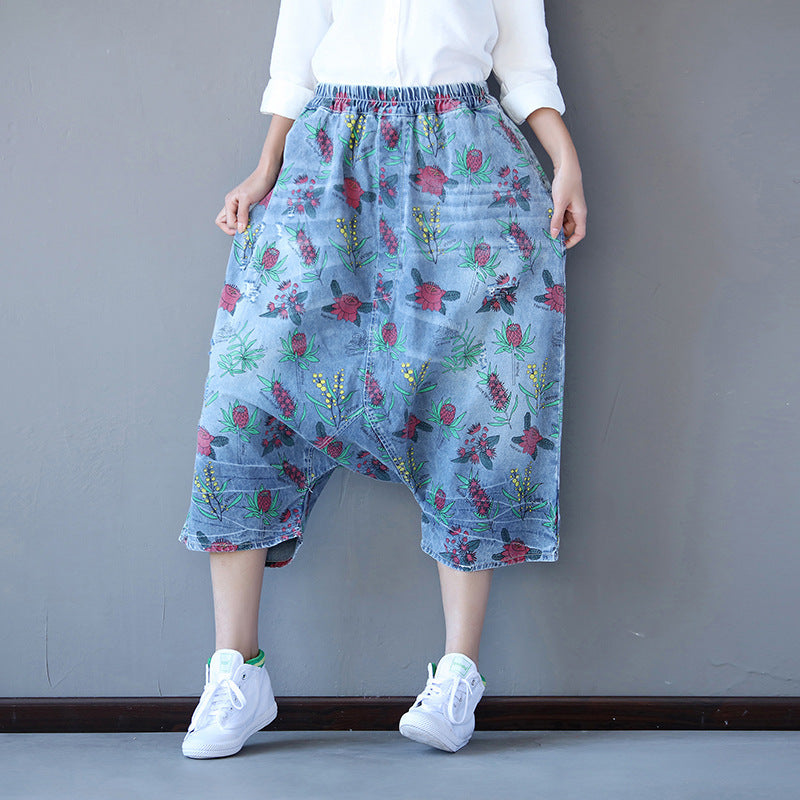 Printed Washed And Frayed Cropped Jeans