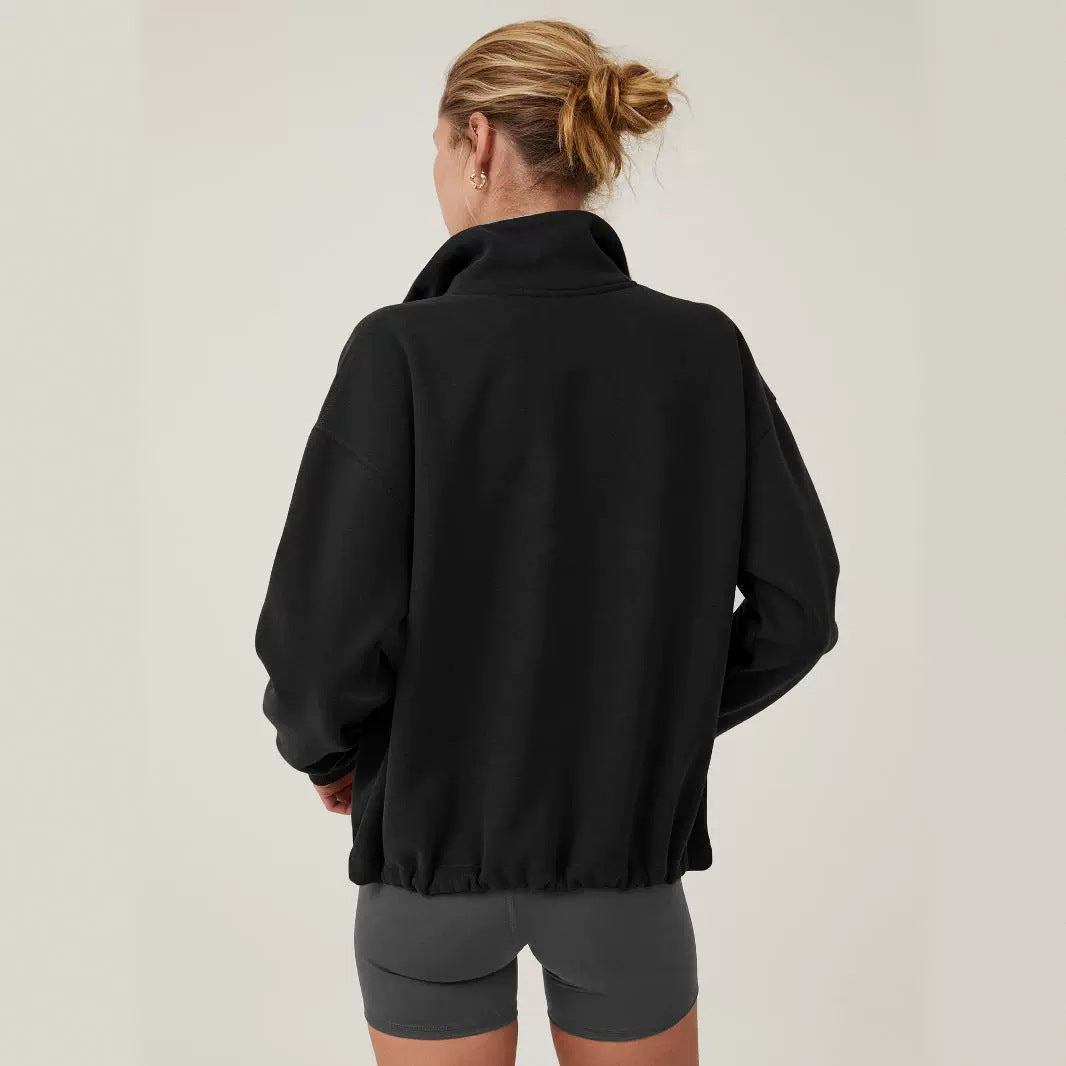 Kontrastfarvet sportssweater med halv lynlås til kvinder