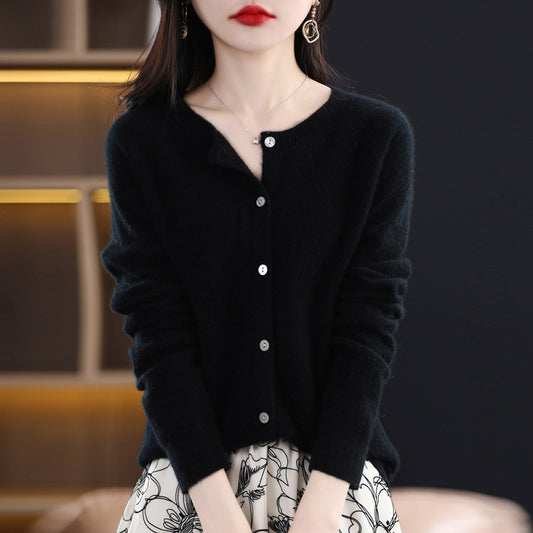 Womens Loose Plus-Size Knitted Base Sweater With A Crew Neck And A Cropped Length
