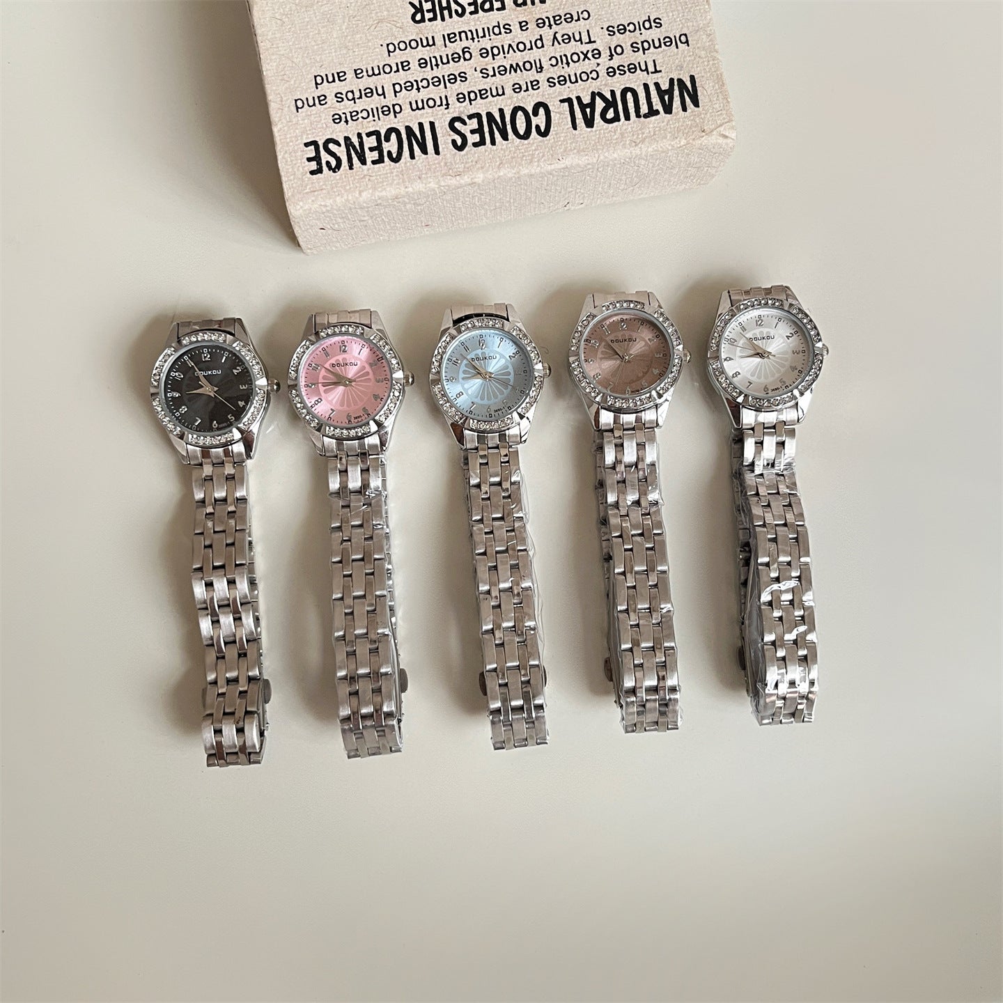 Daisy-shaped Round Dial With Diamond Embellishments For A Premium, High-end Look