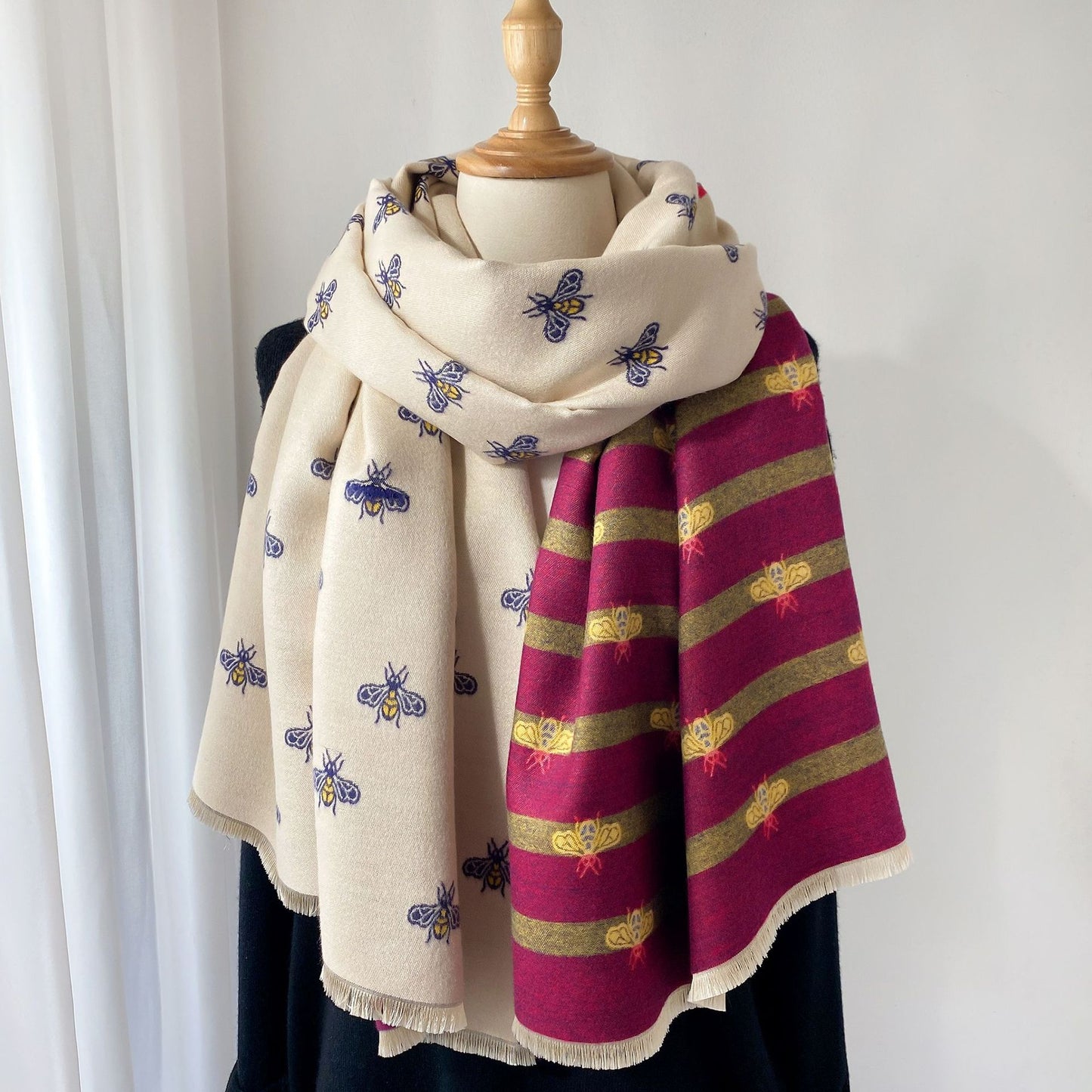 Women's Versatile Warm And Thick Shawl Decorated Neckband