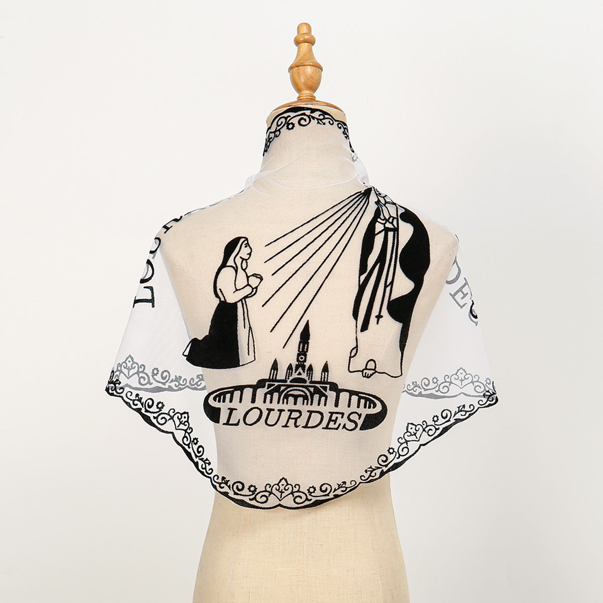 Hot-selling Polyester Triangular Scarf For Women Versatile And Easy To Style