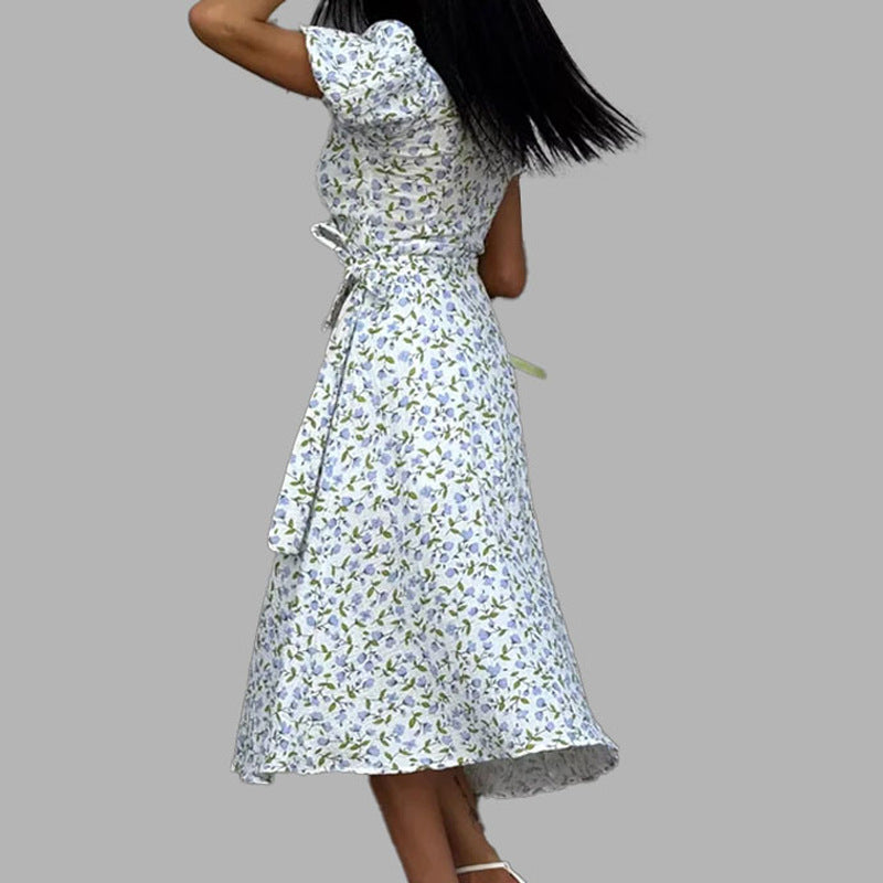 New V-neck Dress With A Floral Print And Puffed Sleeves