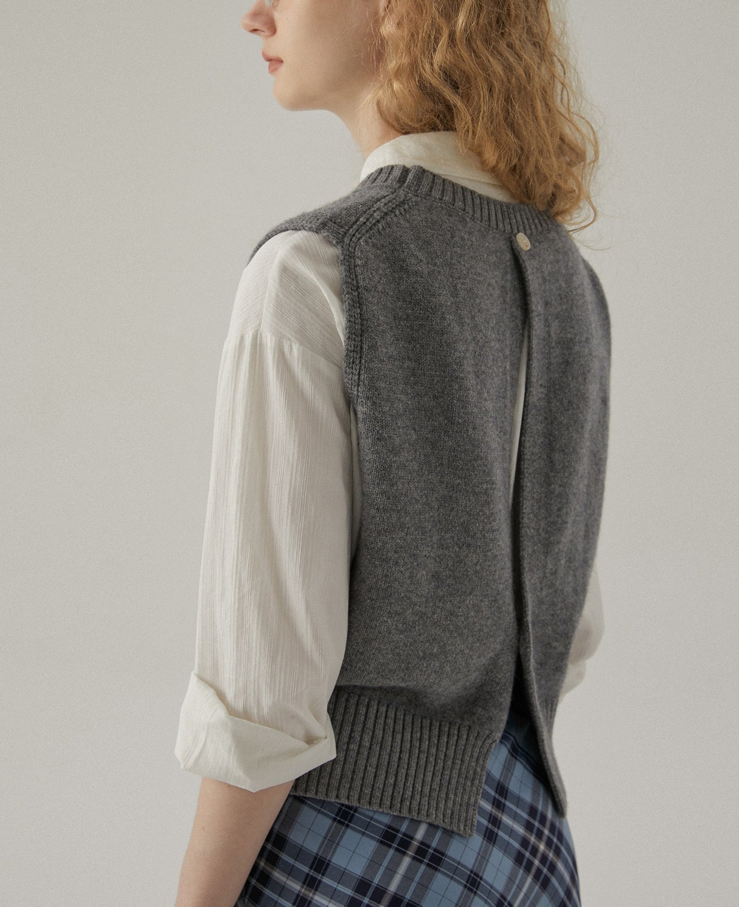 French Retro Gray Round-collar Twist Knitted Vest