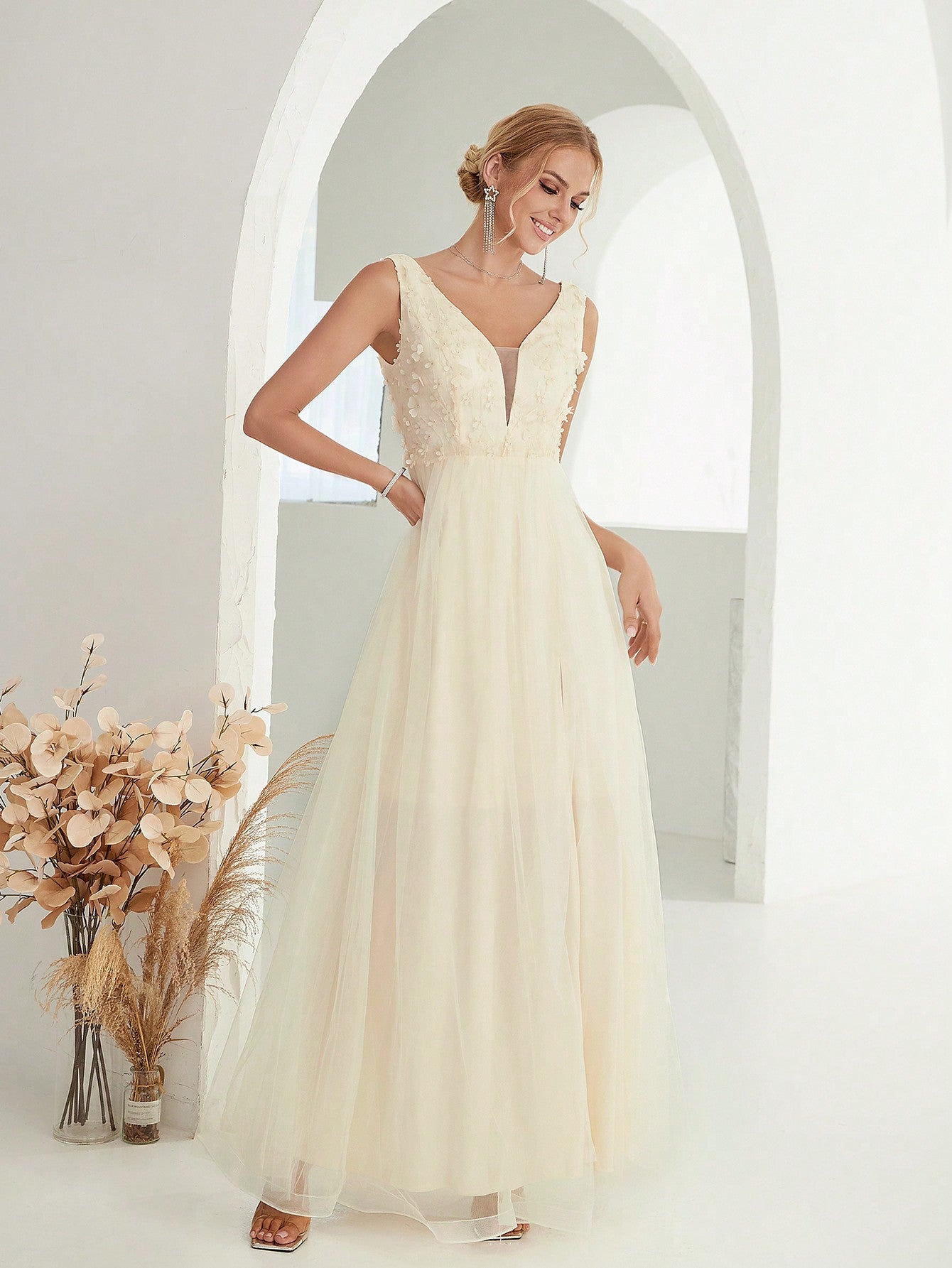V-neck Sleeveless Lace Wedding Dress