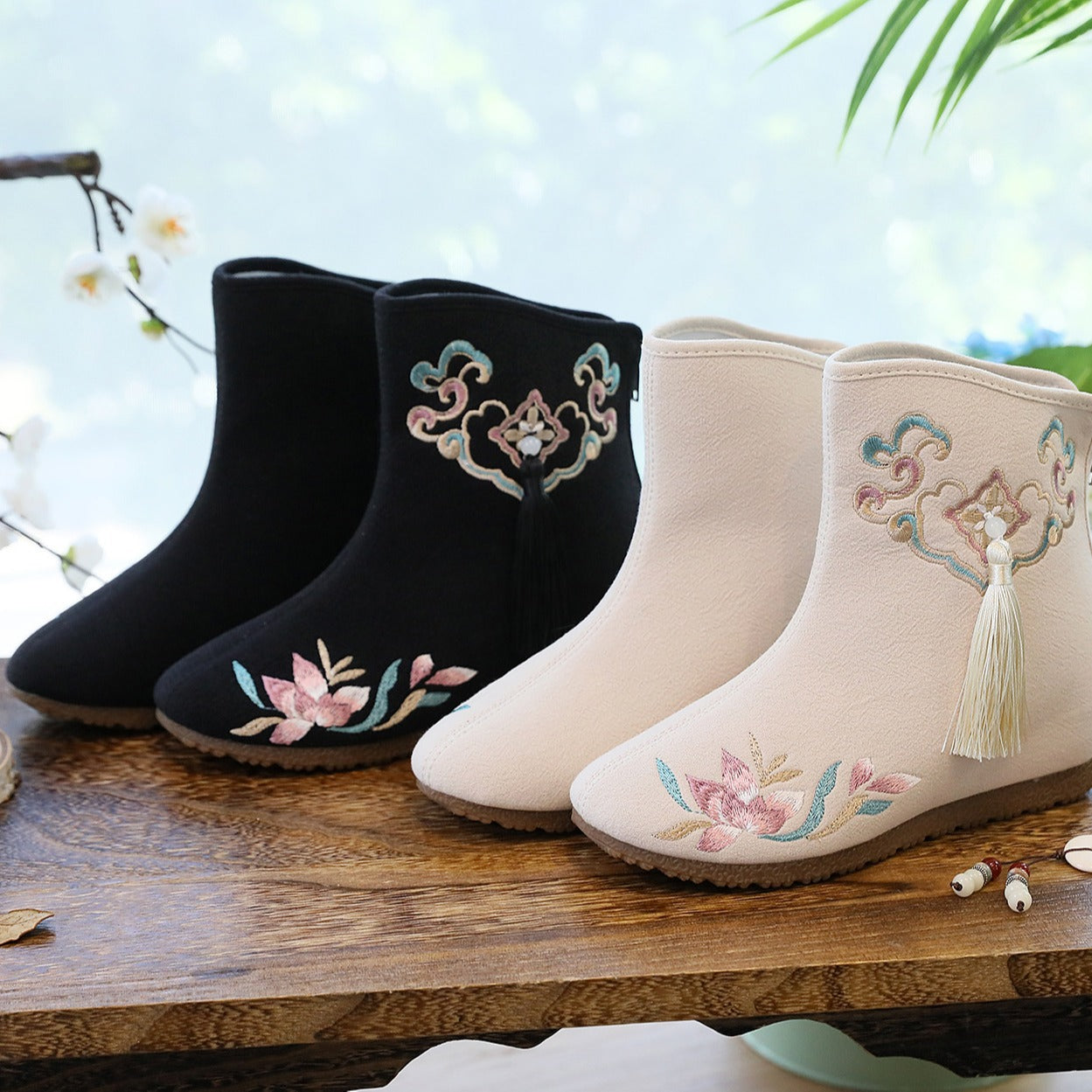 Winter Cotton Padded Velvet Short Boots Cotton Embroidery Tassel Female Cloth Shoes