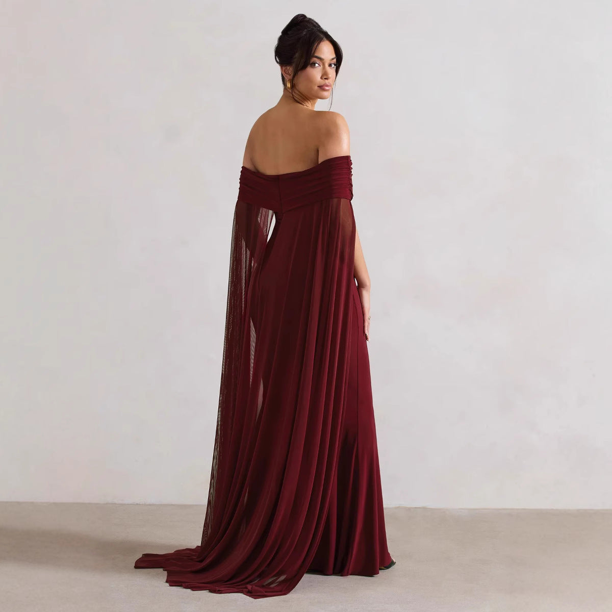 Elegant And Fashionable Off-shoulder Pleated Dress For Women