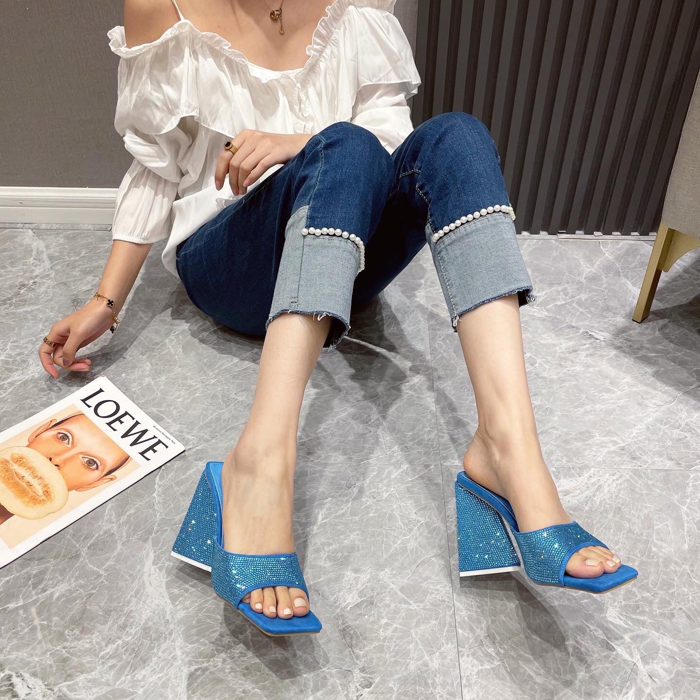 Factory Direct Supply Triangle Heel High Hot Drill Shoes