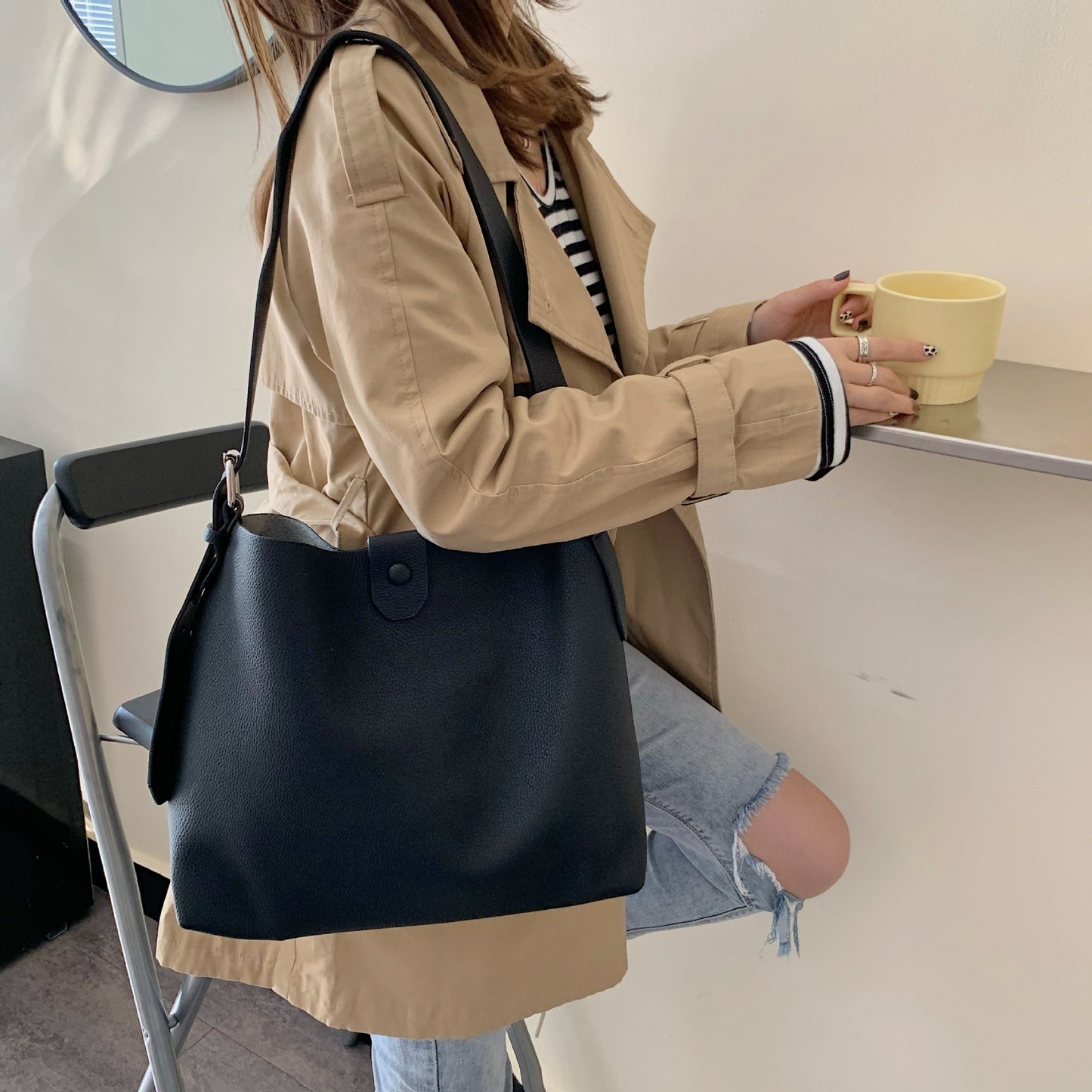 Retro Single Shoulder Messenger Bag With Large Capacity