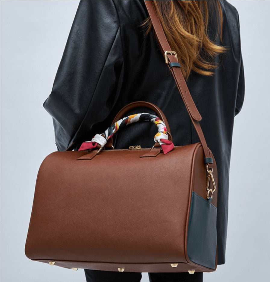 Design A Large-capacity Backpack With One Shoulder Slung Diagonally