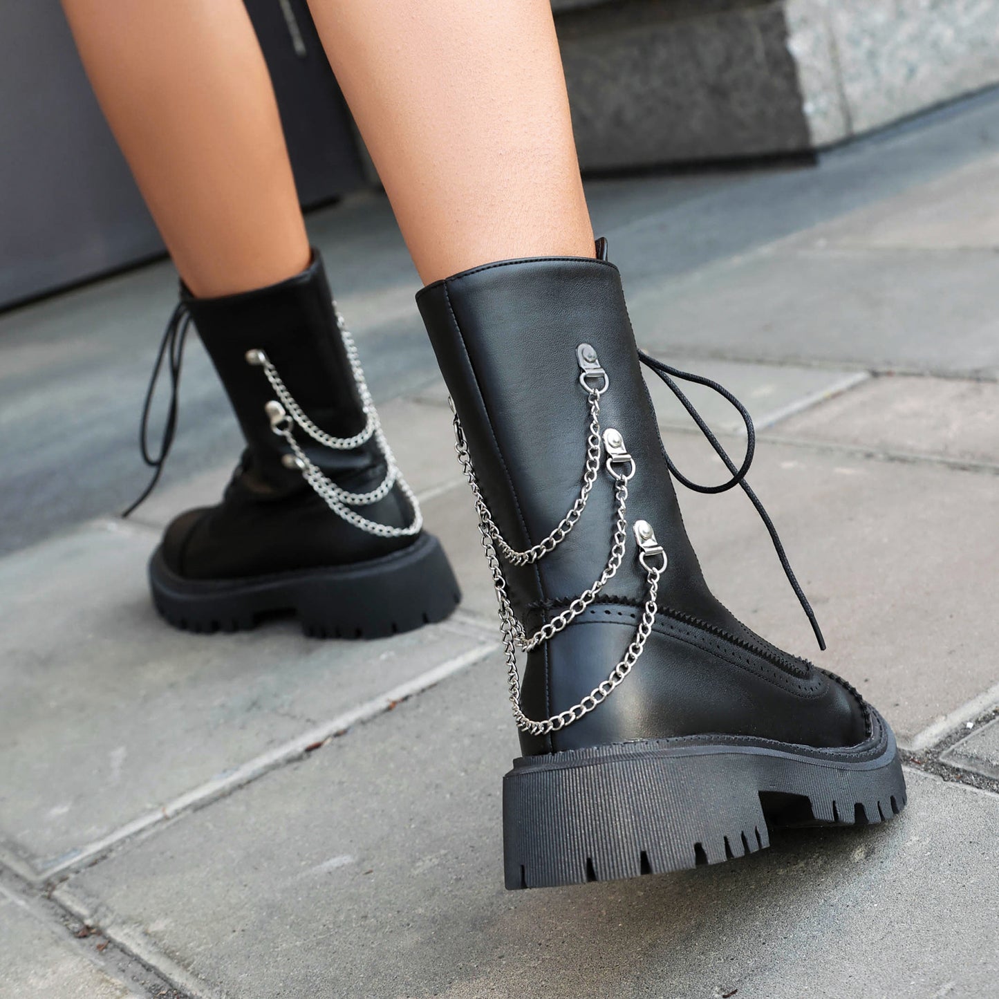 Large-size Womens Chunky-heeled Mid-calf Dr Martens Boots For Fall And Winter