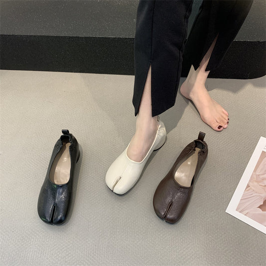 Women's Simple Split Toe Horseshoe Peas Chunky Heel Pumps