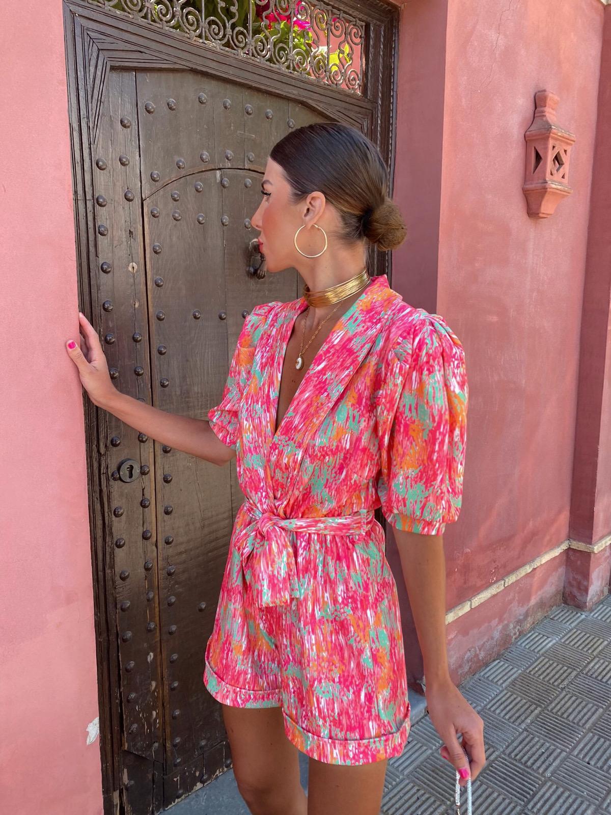 Jumpsuit med dyb V-hals, pufkortærmer, print, elastisk talje og lommer
