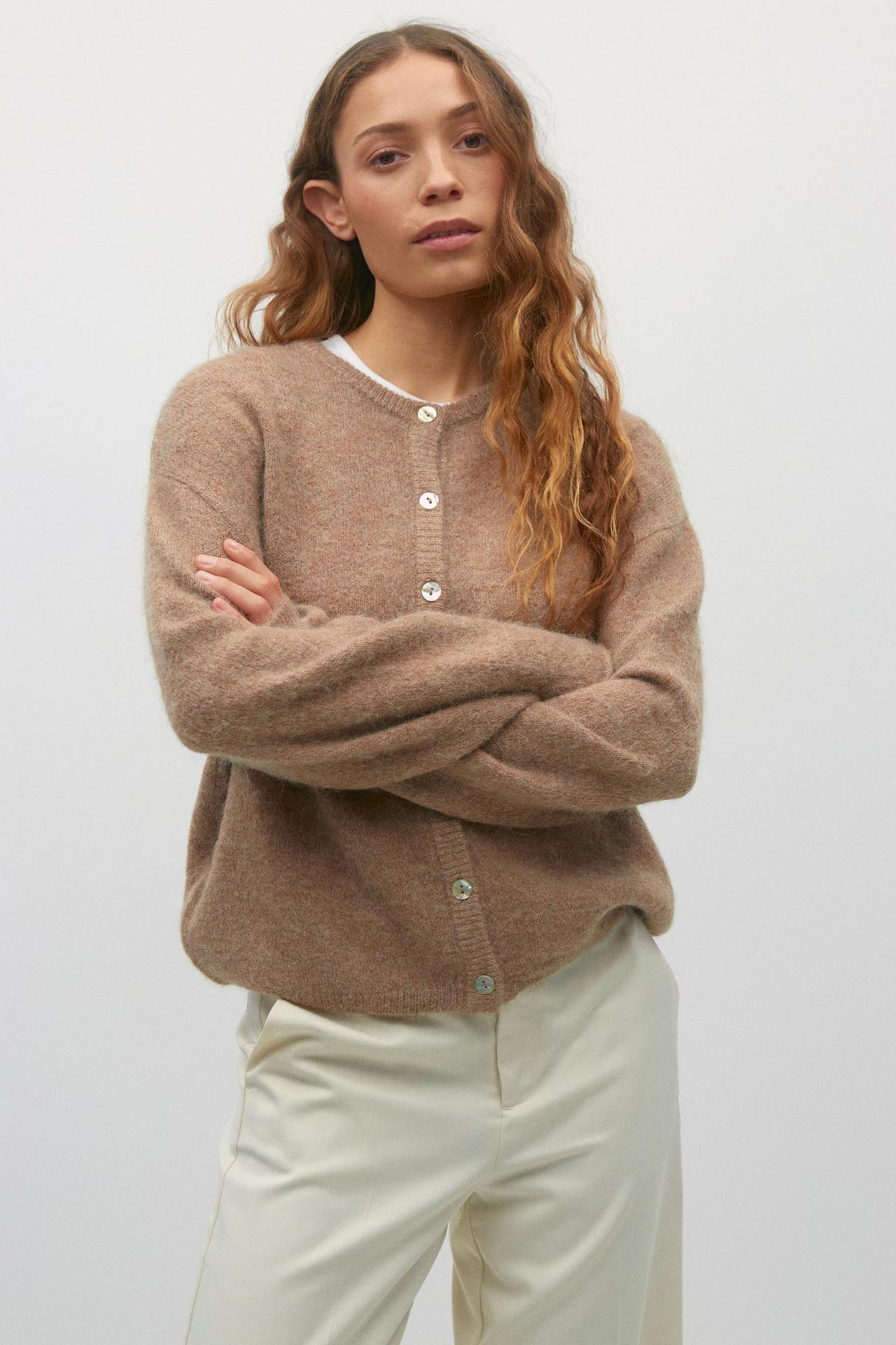 Natural Shell Button Simple And Thin Round Neck Velvet Cardigan Women's Sweater