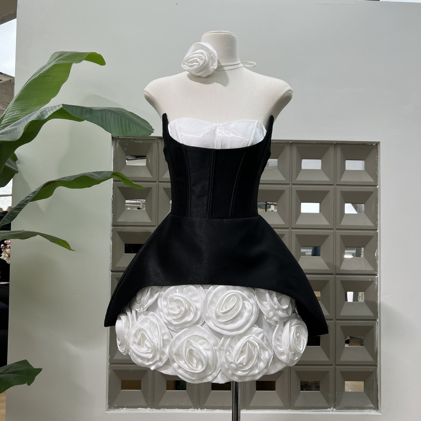 Designers Three-dimensional Floral Fishbone Bandeau Dress With Contrasting Colors