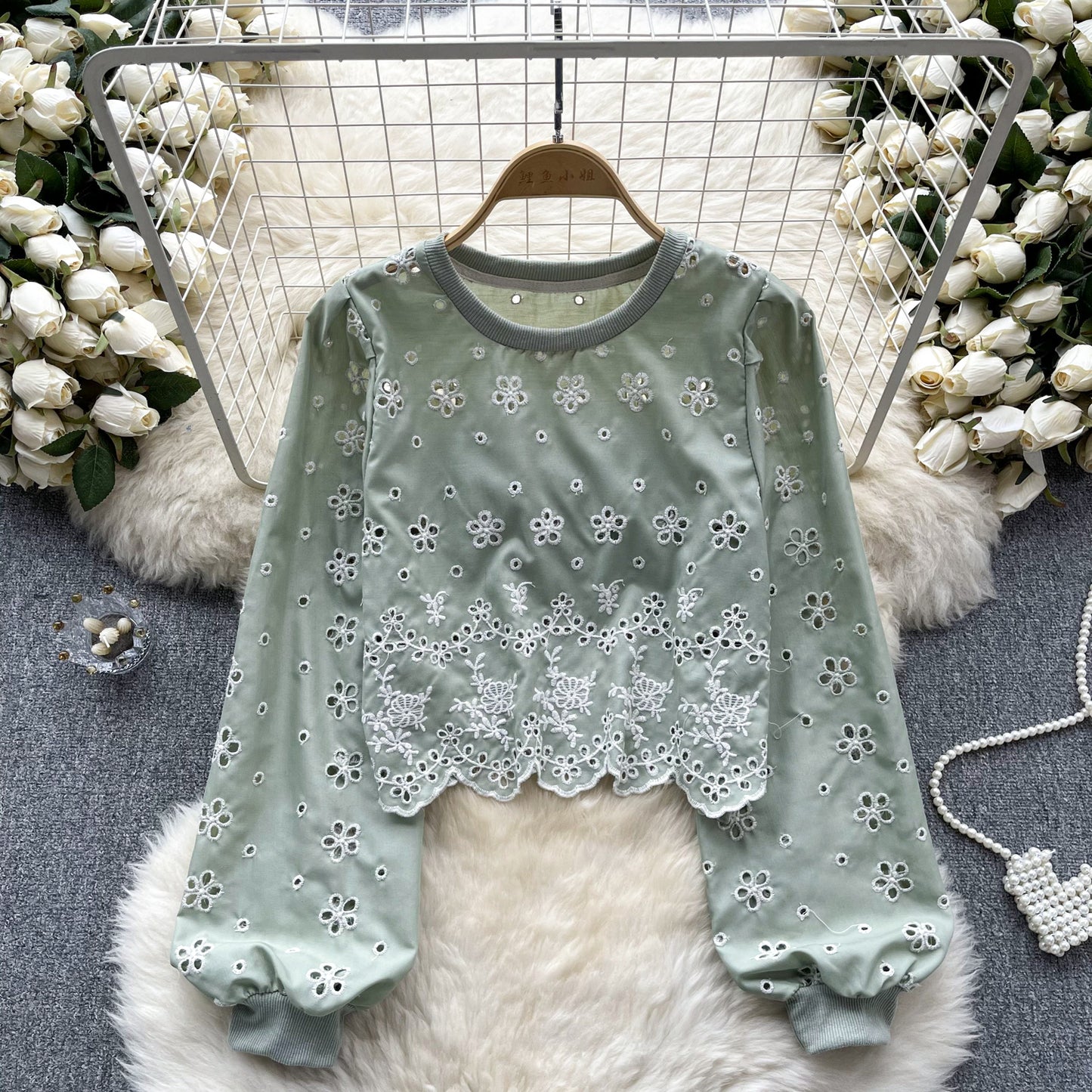 Hollow-out Slim-fit Short Age-reducing Puff Sleeve Top
