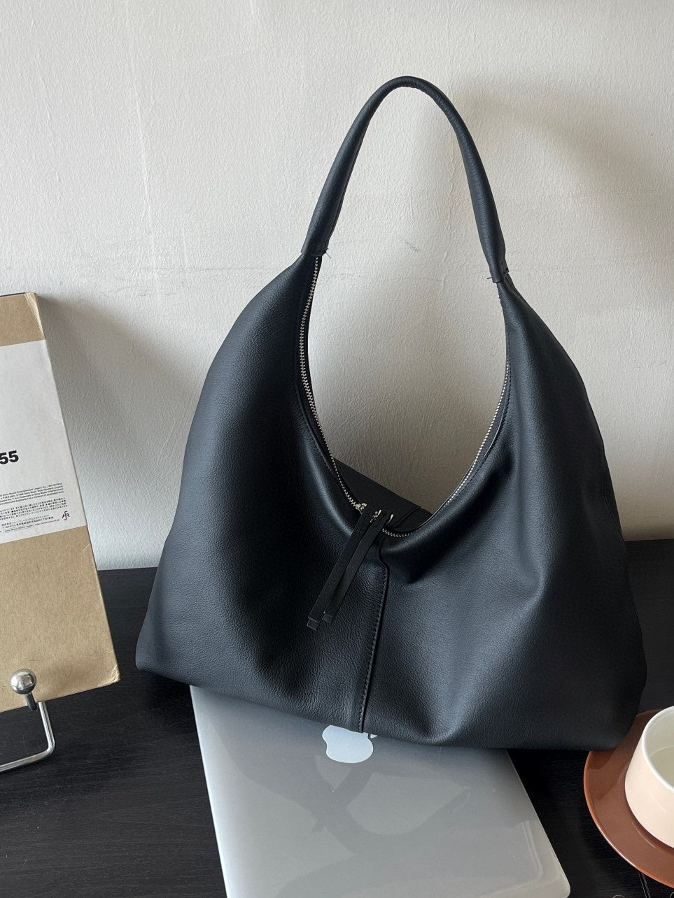 High-grade Large Capacity Crescent Shoulder Underarm Bag