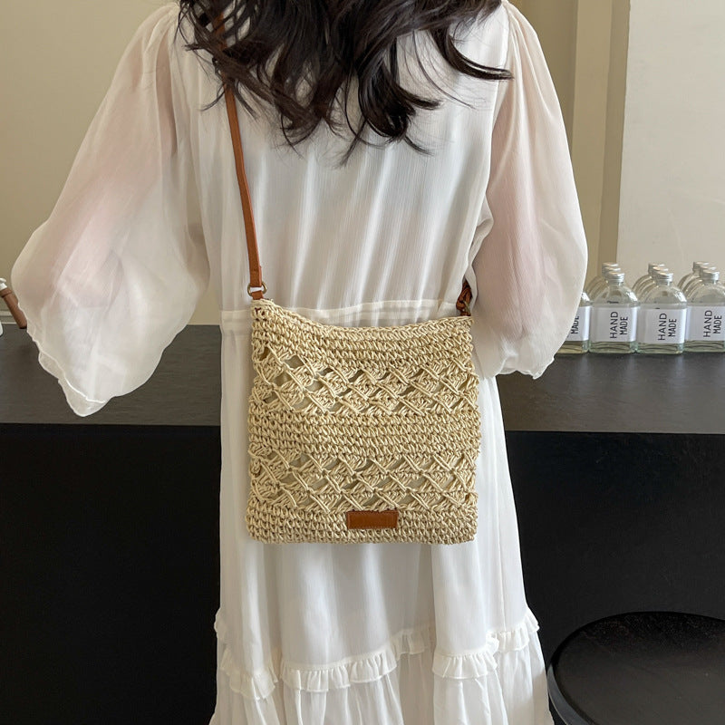 Women's Large Capacity Straw Woven Crossbody Bucket Bag