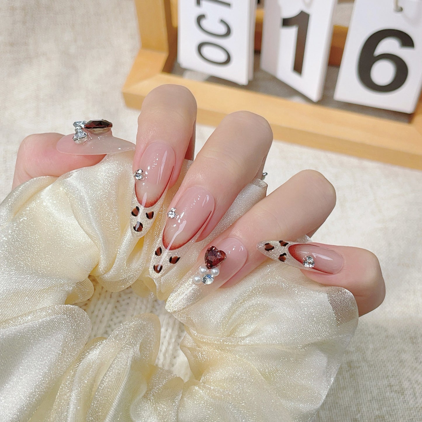 New French Leopard Print Cat's Eye Cool Drag Wind White Advanced Hand-wear Armor