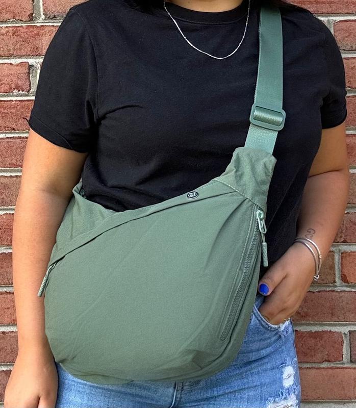 Shoulder Strap And Modern Design