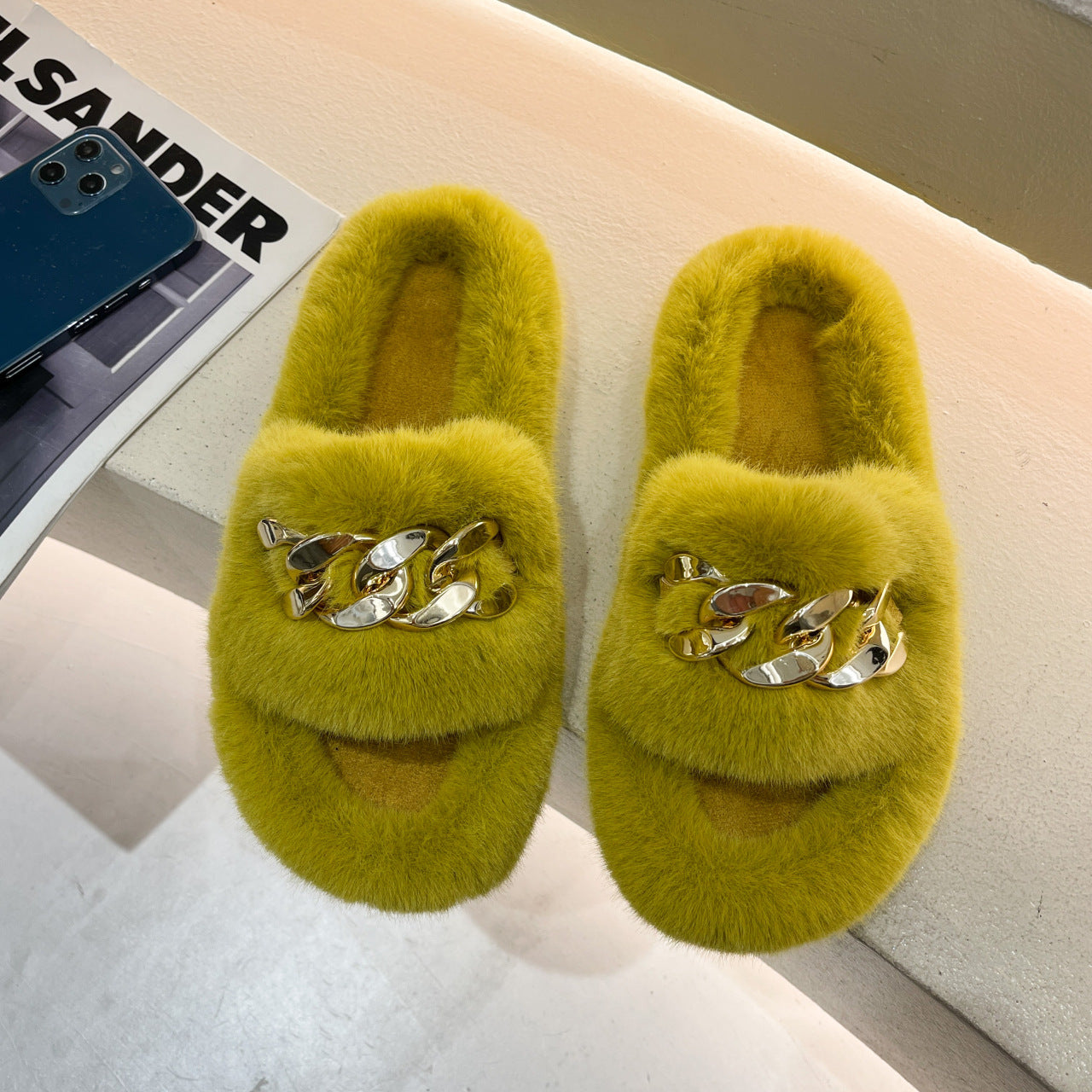 Furry Flat-bottomed Slippers On The Inside And Outside
