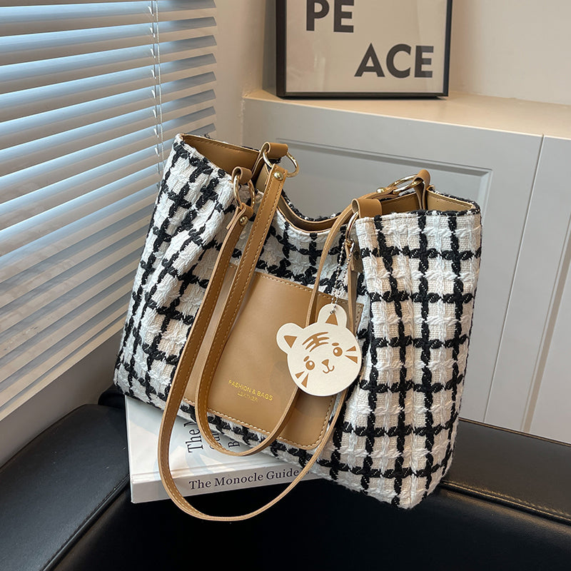 Women's Commuting Shoulder Bag Is Popular