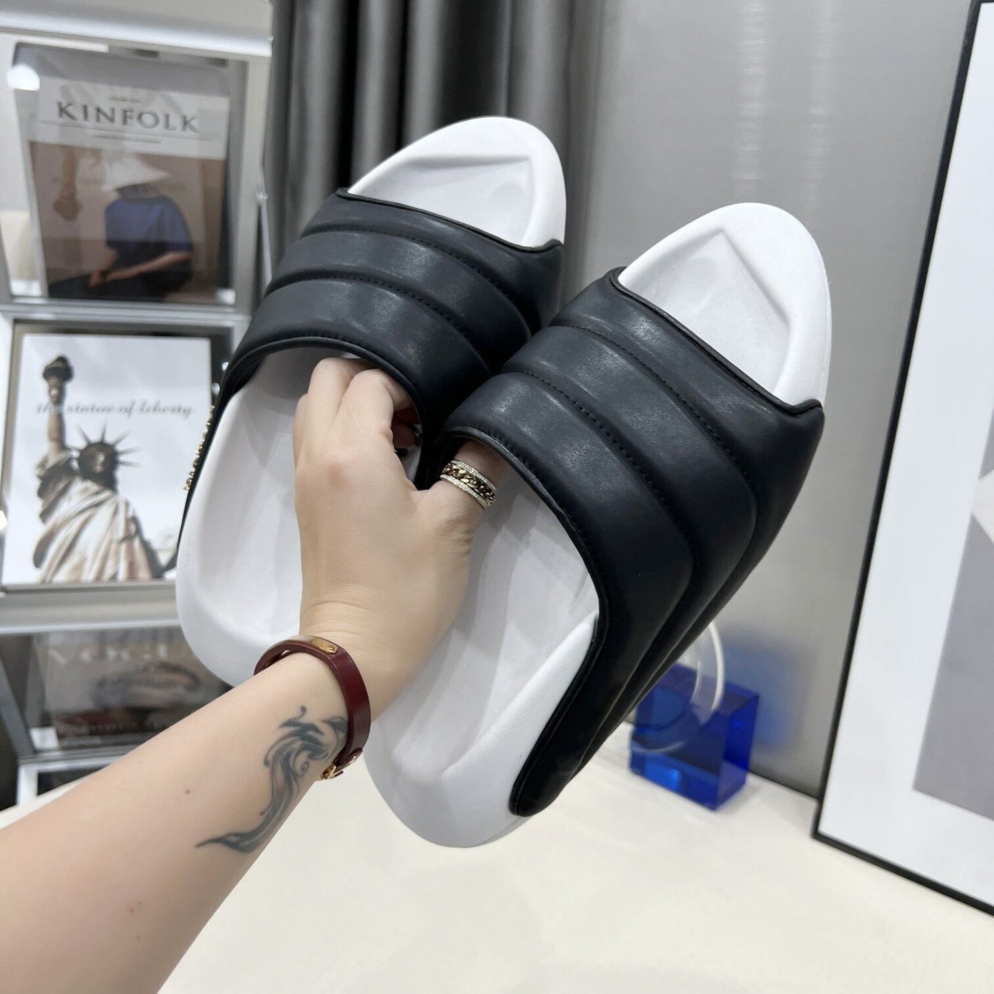 Women's Prismatic Sponge Cake Bottom Slip Sandals