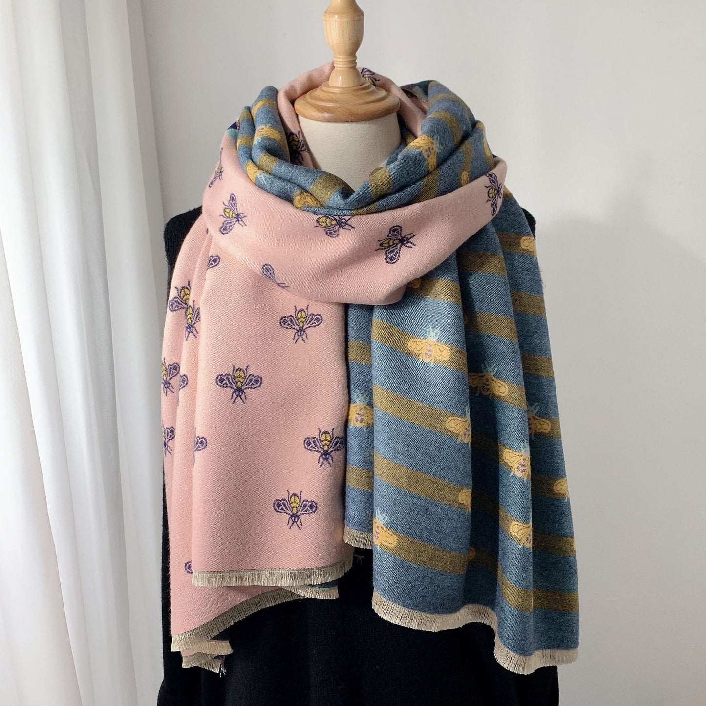 Women's Versatile Warm And Thick Shawl Decorated Neckband