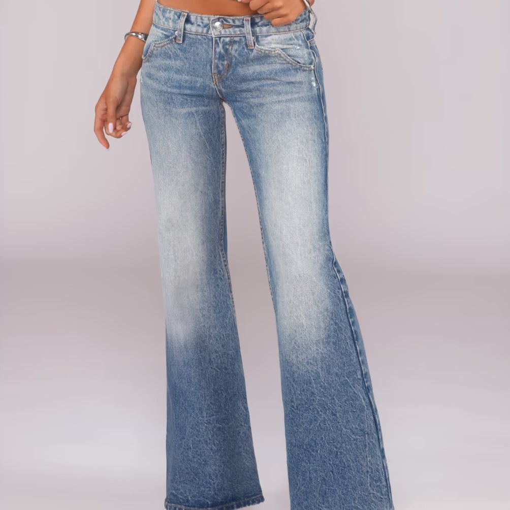 Flared denimjeans med et retro Y2K-vibe og en vasket og slidt finish for et cool og råt look