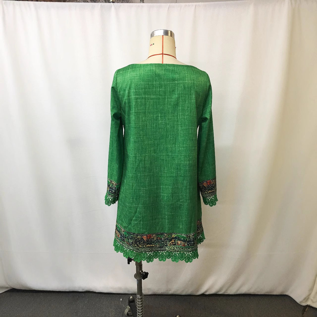Womens Wave-Patterned V-Neck Button-Front Midi Dress With Long Sleeves For Spring And Autumn