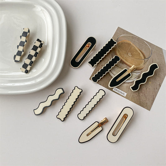 Korean Instagram-style Black-and-white Checkerboard Hair Clip