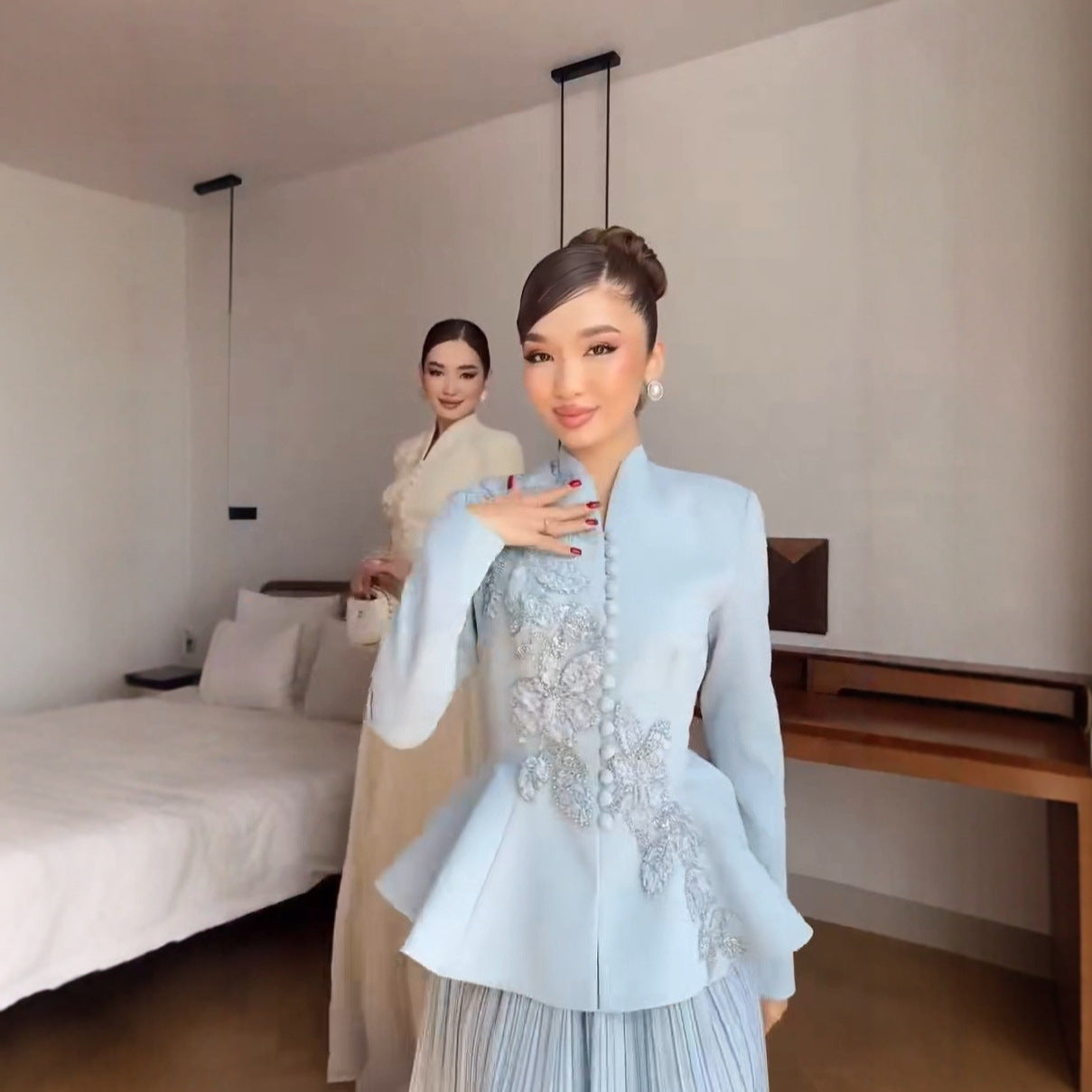 Design A Retro Embroidered Suit And Pleated Skirt Set For International Trade