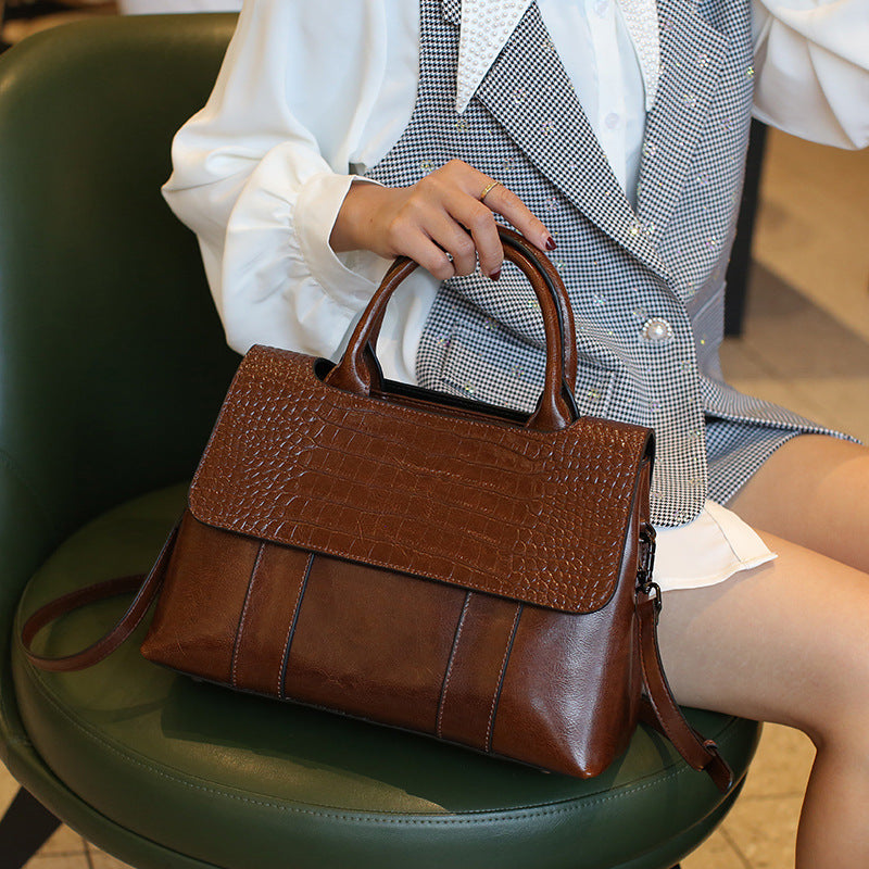 The New Spring And Summer Popular All-Match European And American Large-Capacity Leather Messenger Pure Leather Handbag Wholesale