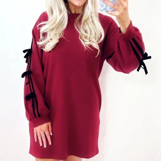 Racing Rød Stribet Sweater med Kontrastfarve, Sløjfedekoration og Lave Skuldre