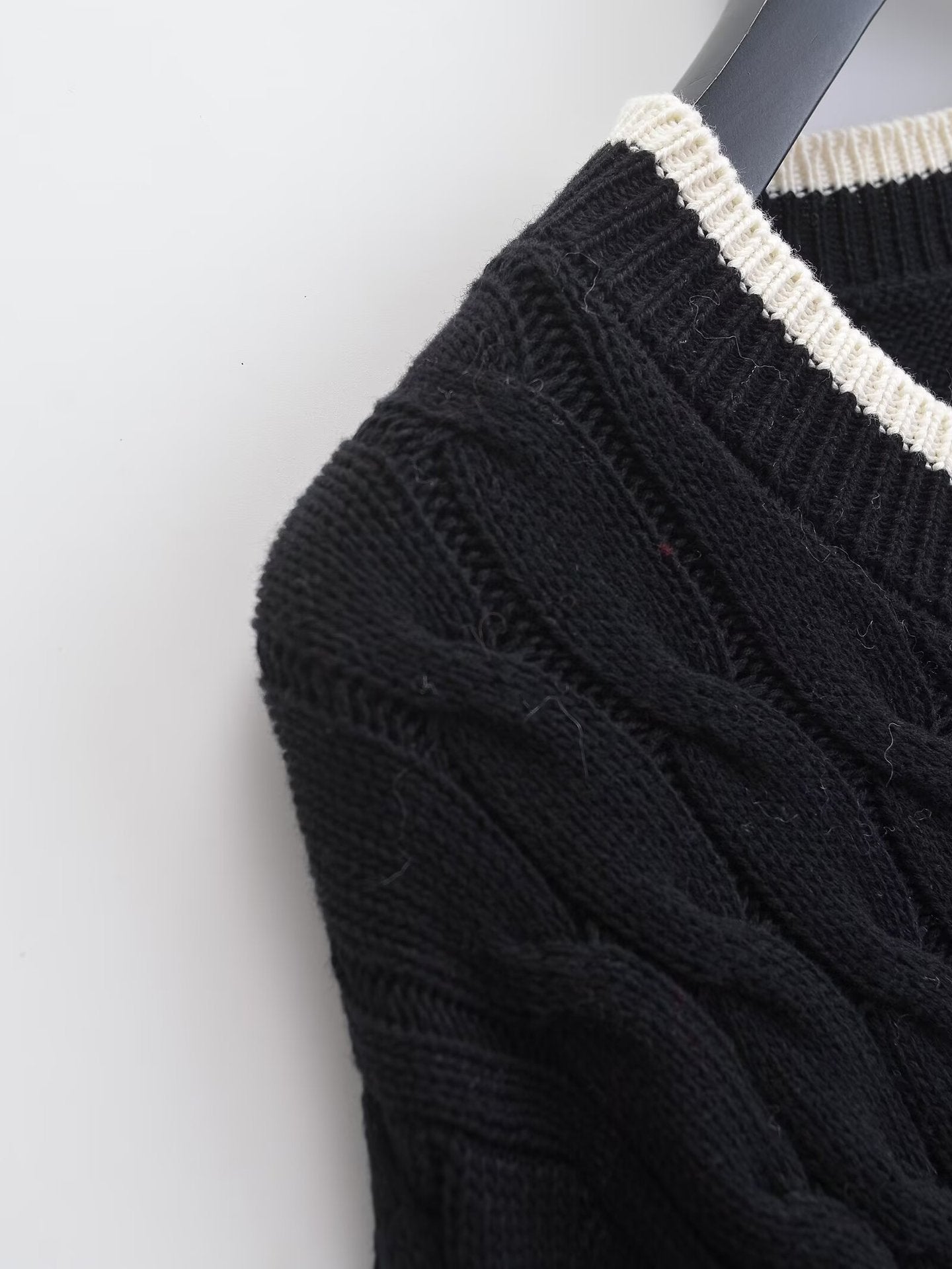 Women's Long-sleeved Button Twisted Knitted Cardigan