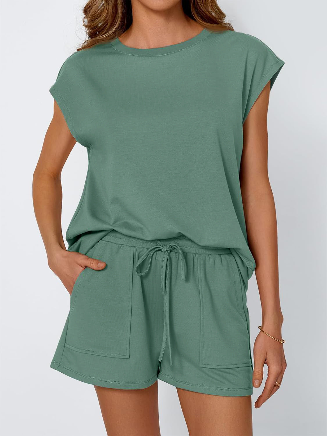 Women's Fashionable Casual Two-Piece Set Crew-Neck Short-Sleeve Top And Shorts