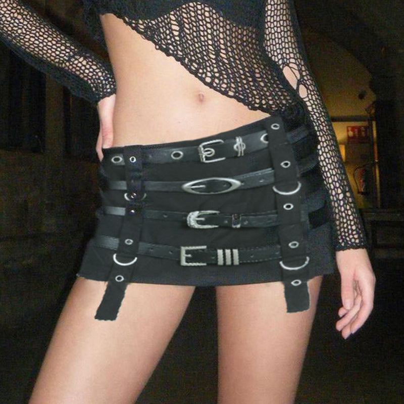 Bæltekjole med sammensatte paneler i mørk punk-stil