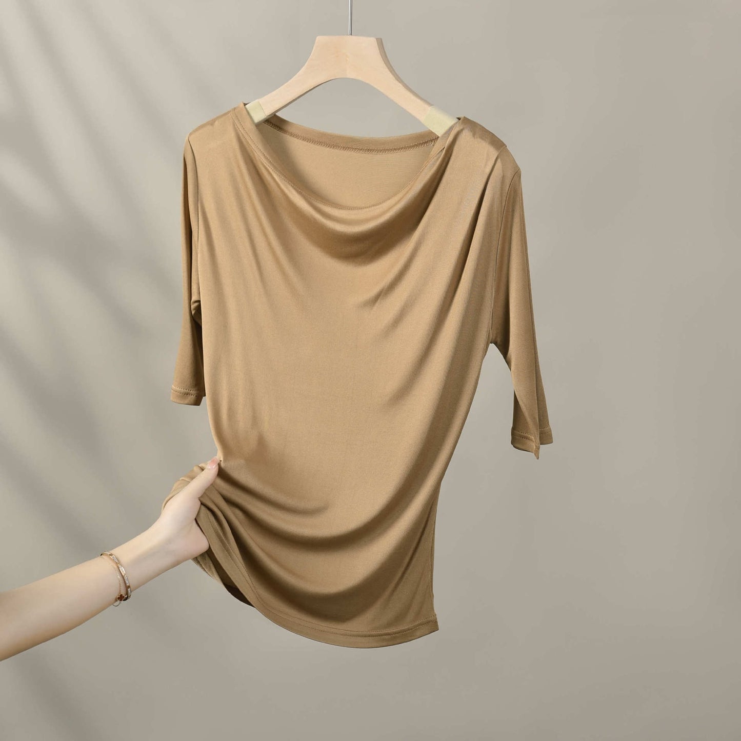 Moderigtig Elegant Silke Plisseret T-shirt med Korte Ærmer