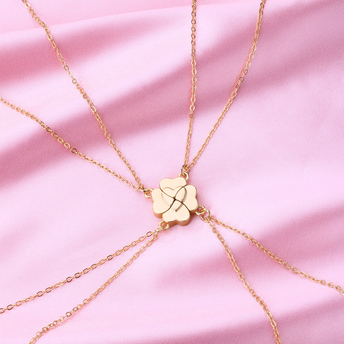 Four-Leaf Clover Stitching Necklace Magnetite Good Friends 4-person Combination