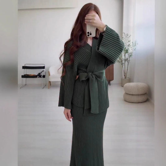 New V-neck Ribbed Sweater Knit Wrap Dress With A Straight Skirt And A Bow Tie
