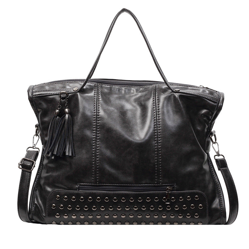 Women's New Fashion Rivet Large Capacity Portable Messenger Bag