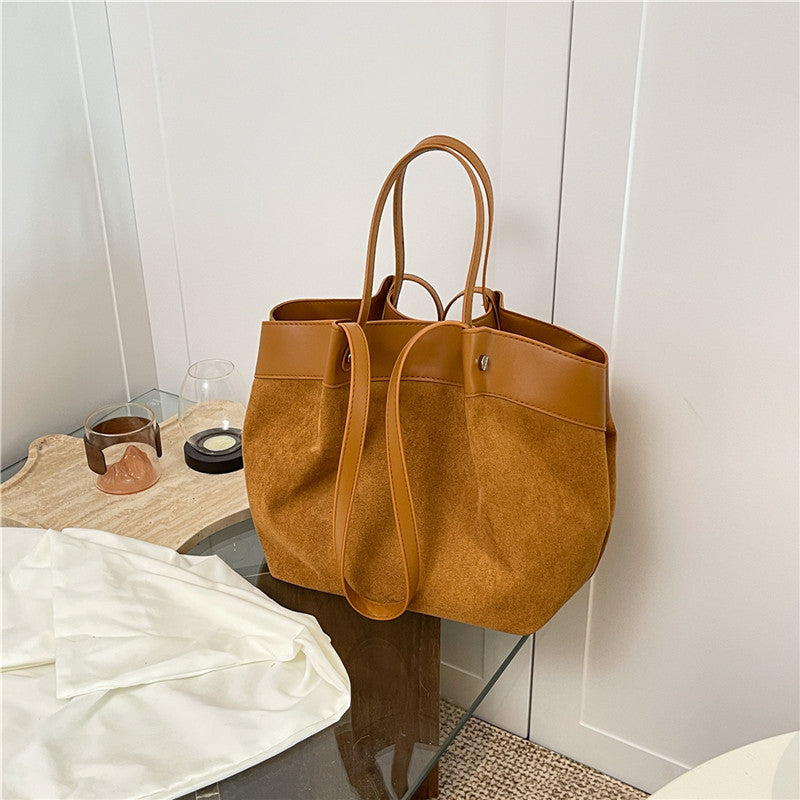 Chic, Western-style Large-capacity Commuter Shoulder Bag