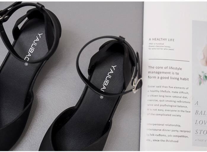 Pointed Shallow Mouth All-match Thick Heel Buckle Sandals