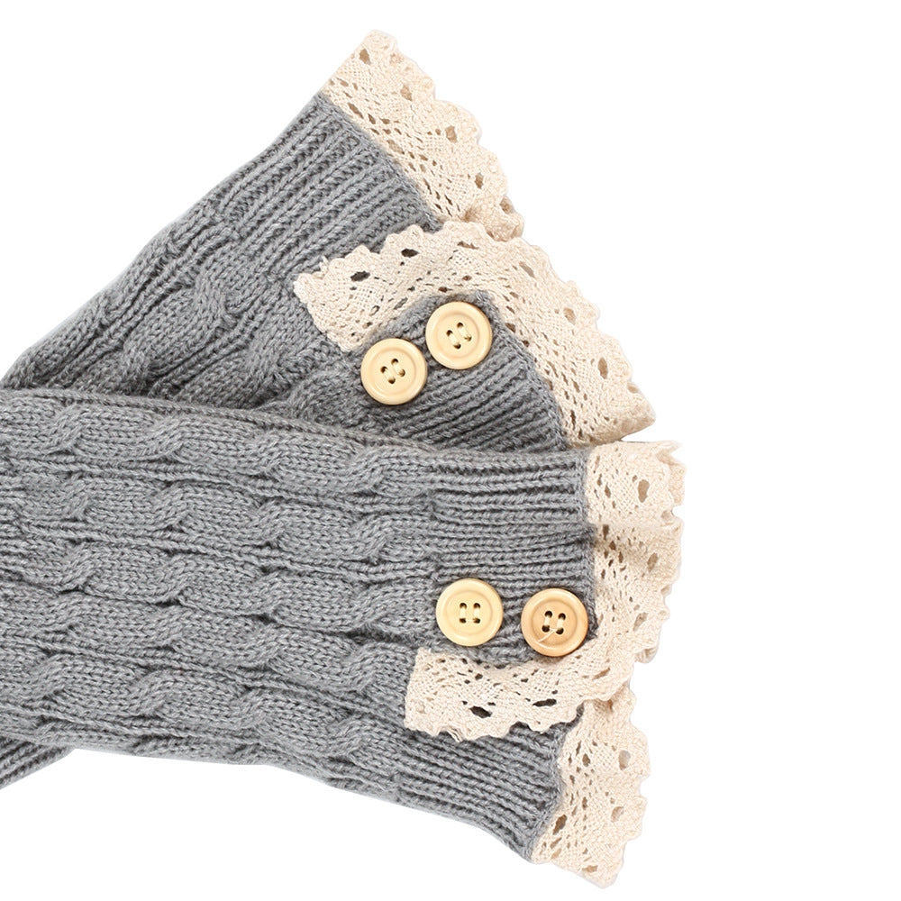 Loose-fitting Buttoned Ankle Socks With Lace Trim