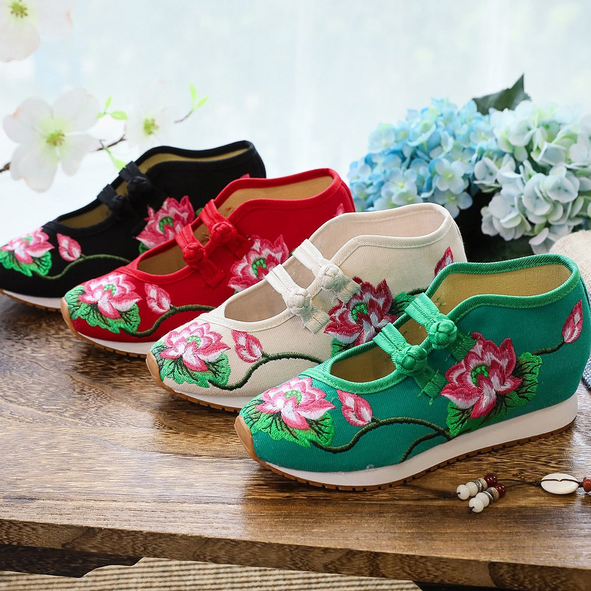 Leisure Embroidery Two-color Rubber Sneaker