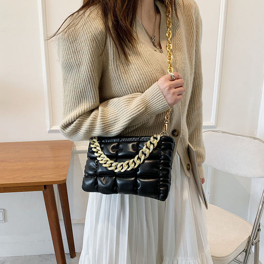 Temperament Women's Pleated New Chain Hand-held Messenger Bag