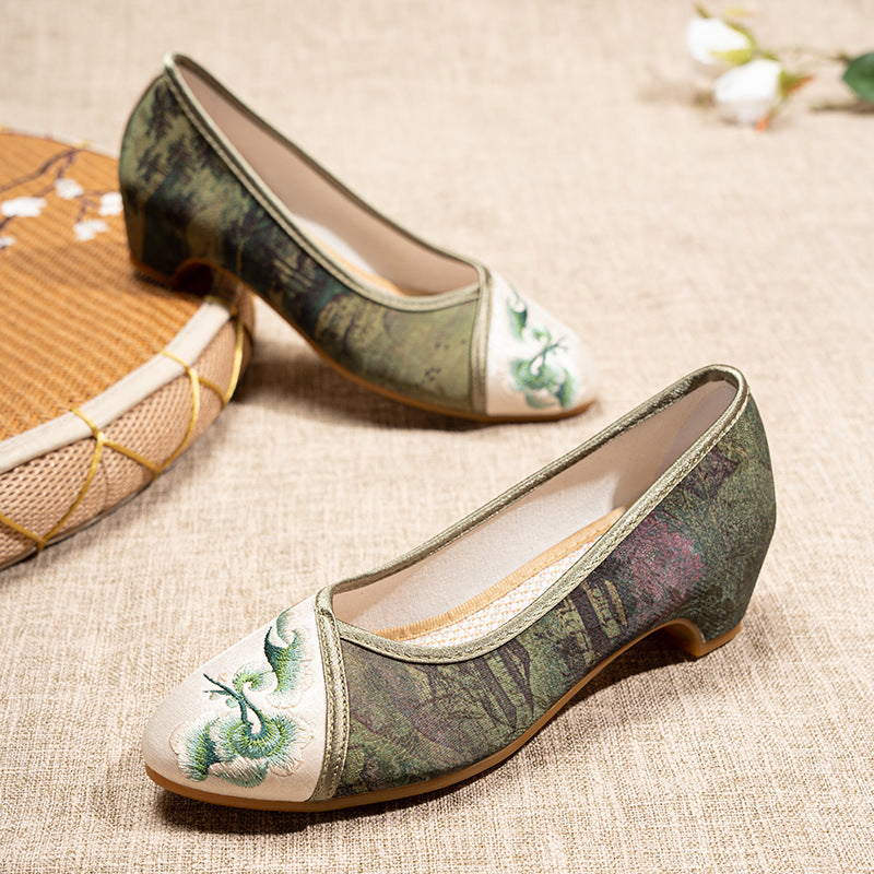 Female Ethnic Style Embroidered Shoes