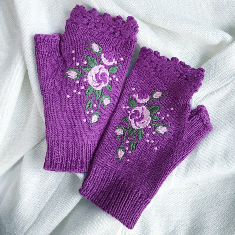 Broderede damevarme handsker bi blomsterstrik