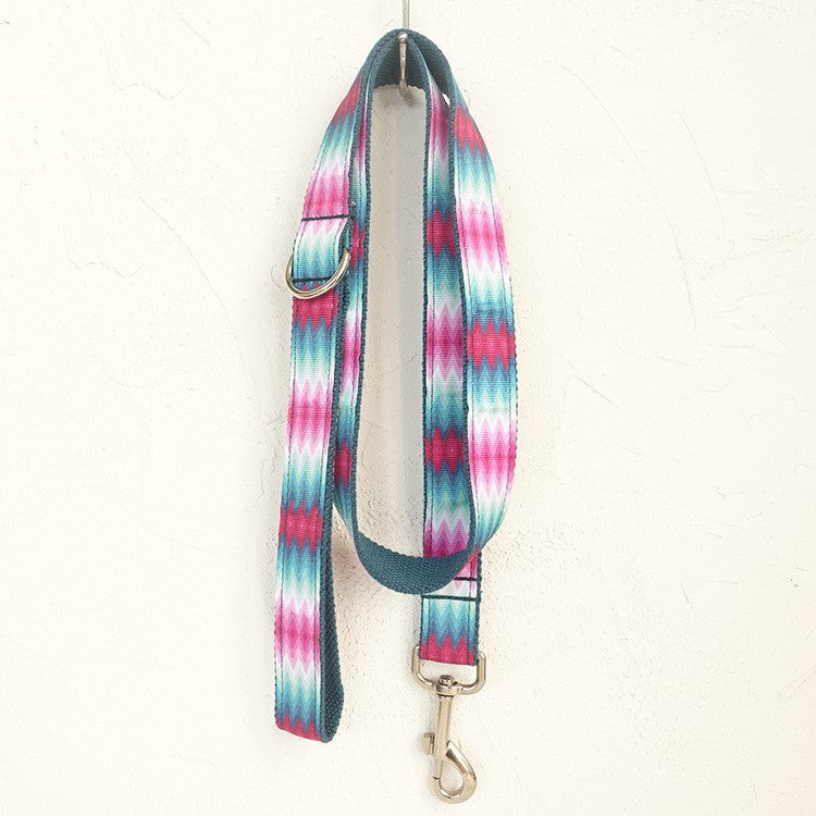 Colored pattern webbing traction belt
