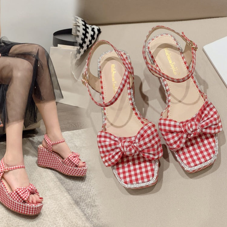 Platform sandals with square toe and high heels